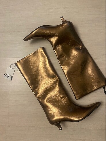 Metalik topuklu zara çizme