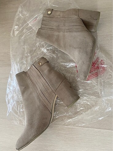Nubuk bootie