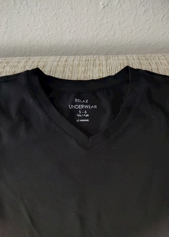 Siyah Erkek Çocuk V Yaka tshirt - Görsel 3