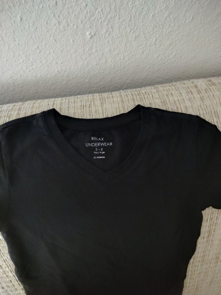 Siyah Erkek Çocuk V Yaka tshirt - Görsel 2