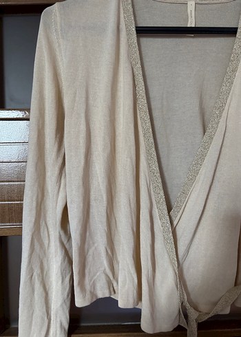 Yargıcı Krem V Yakalı Keten Kadın Bluz - Görsel 2