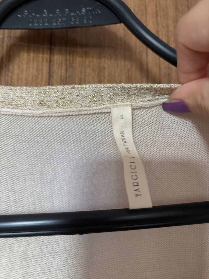 Yargıcı Krem V Yakalı Keten Kadın Bluz - Görsel 3