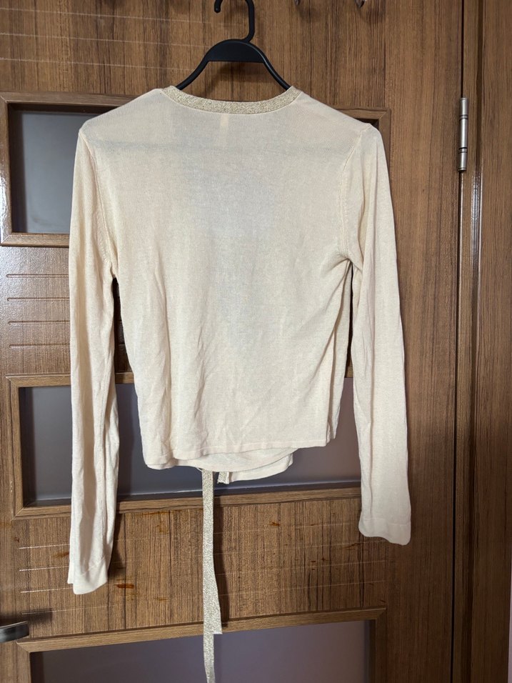 Yargıcı Krem V Yakalı Keten Kadın Bluz - Görsel 5