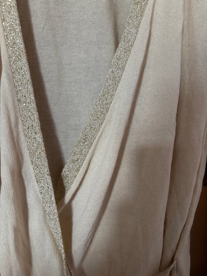 Yargıcı Krem V Yakalı Keten Kadın Bluz - Görsel 4