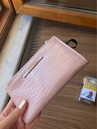 Pembe cüzdan
