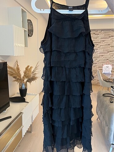 38 Beden siyah Renk esprit fırfırlı elbise