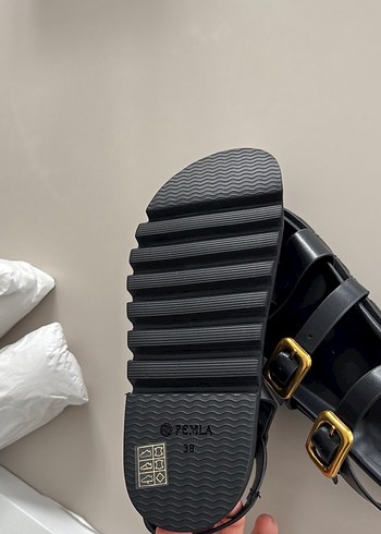 Altın Tokalı Siyah Platform Kadın Sandalet - Görsel 5