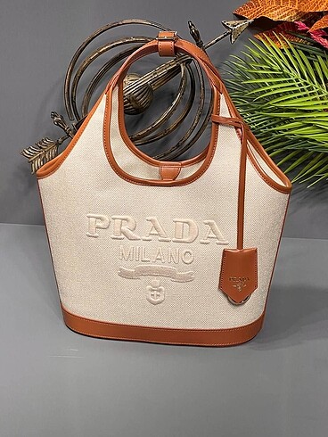 Prada Çanta
