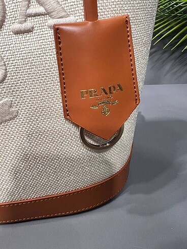 Beden Prada Çanta