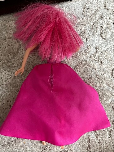 Barbie bebek şarkı söylüyor