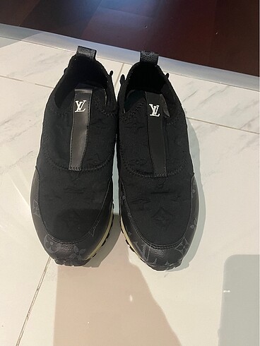 Yves Saint Laurent amblemli spor ayakkabı