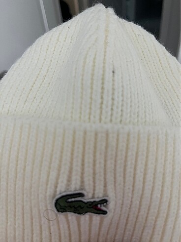 Beden Lacoste etiketli bere