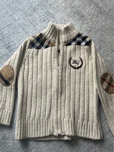 Burberry amblemli 5/6 yaş kalın hırka