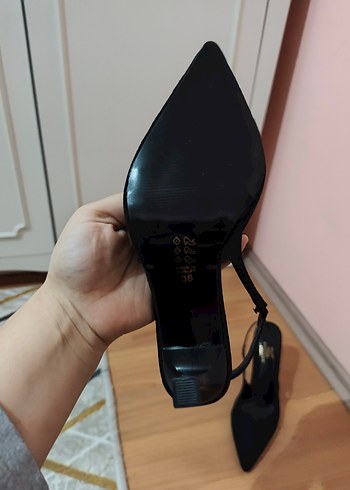 Siyah Tokalı İnce Topuklu Kadın Ayakkabı - Görsel 4