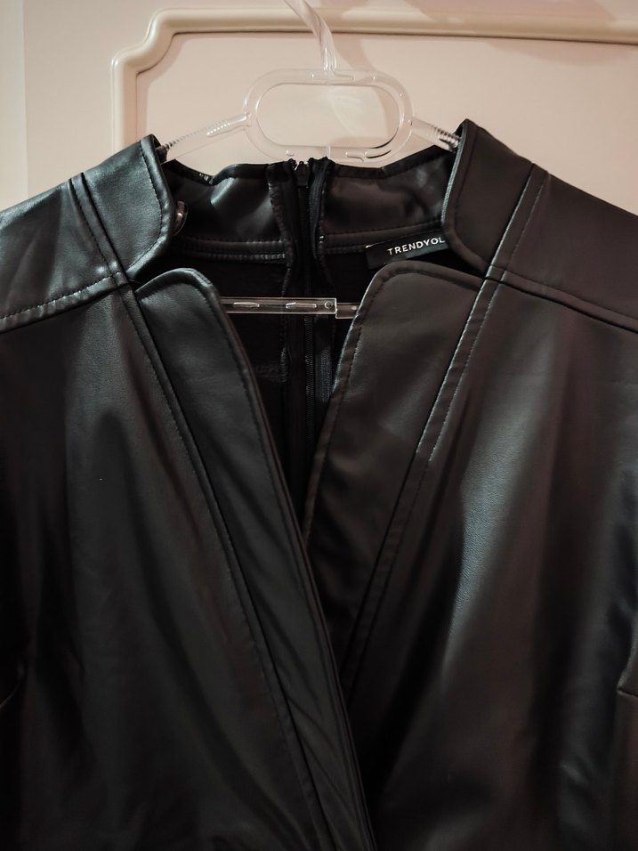 Siyah Kısa Kollu Deri  Gotik Midi Elbise - Görsel 4