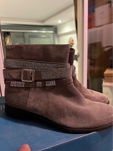 Vince Camuto Bot