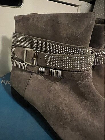 Vince Vince Camuto Bot