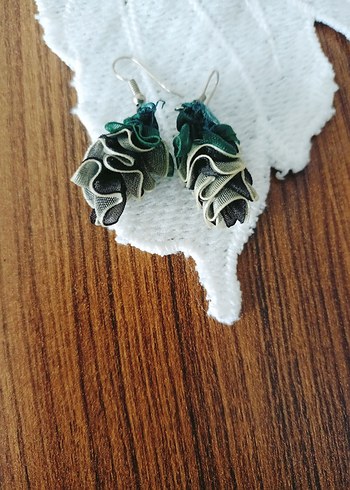Yeşil Fırfırlı Mini Nakışlı Küpe