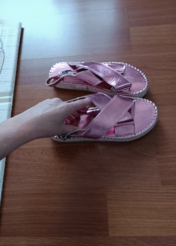 Diğer Pembe Parlak Dolgu Topuklu Kadın Sandalet