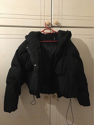 Oversize crop siyah şişme mont
