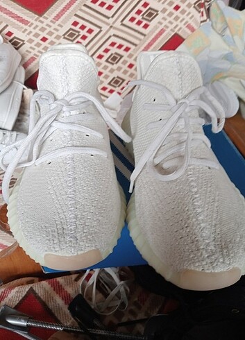 ORJİNAL ADİDAS YEZZY 44 NUMARA 