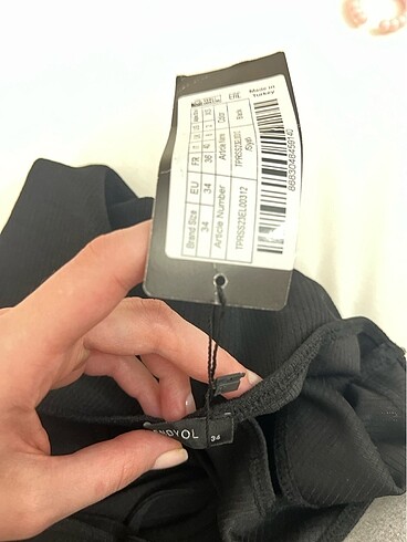 Siyah elbise etiketli - Görsel 6