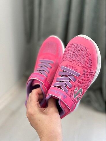Skechers