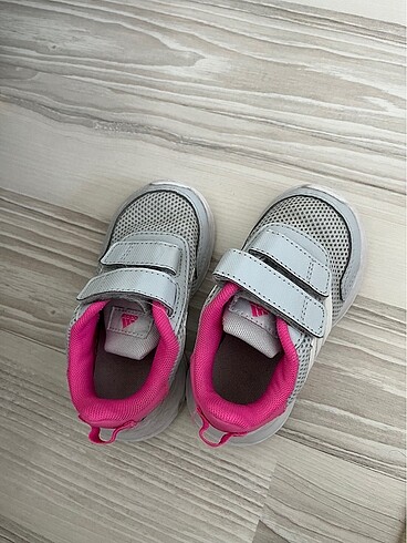 22 Beden Adidas bebek ayakkabı