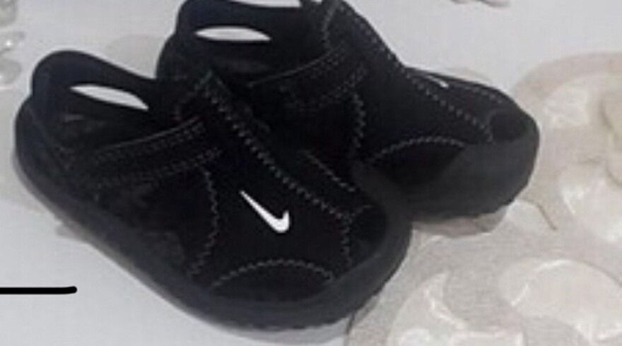 21 Beden siyah Renk Nike çocuk sandalet 21 yepyeni