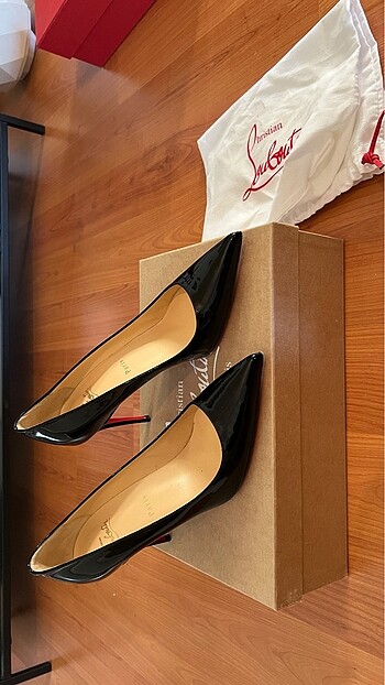 39 Beden Christian Louboutin Siyah Deri Stiletto