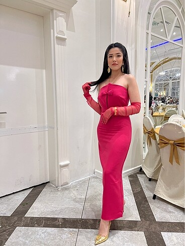 Kurdela detaylı pembe straplez elbise