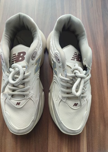 New Balance Bej Kadın Spor Ayakkabısı