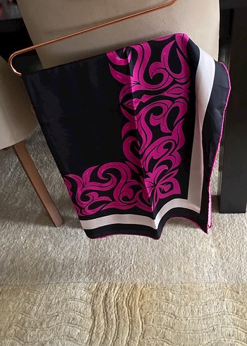 Pembe Desenli İpek Dokulu Kadın eşarp 88.88 cm - Görsel 2