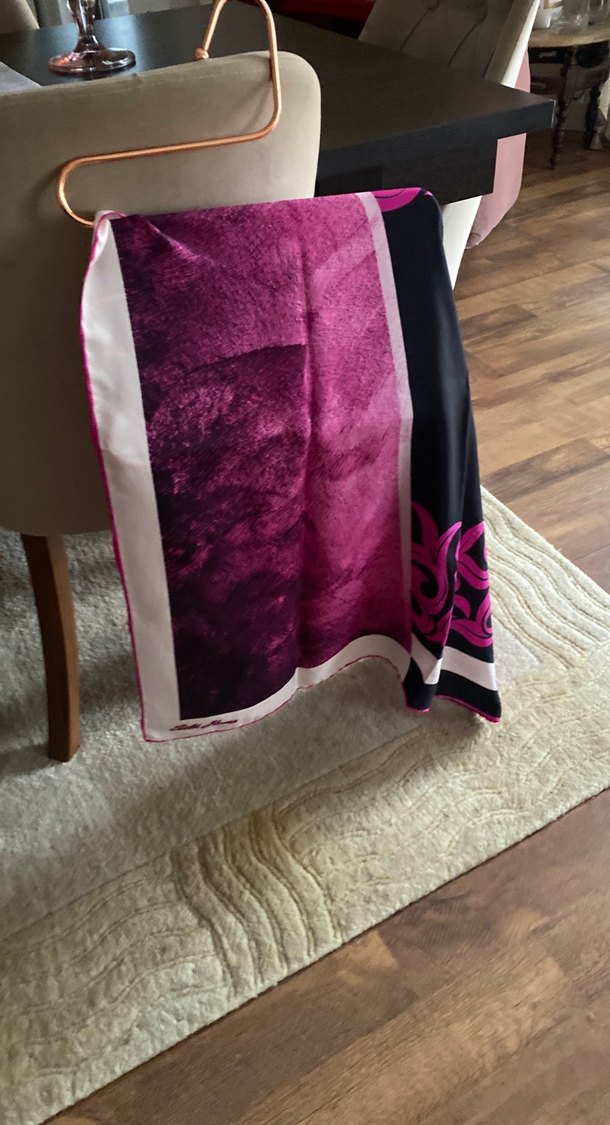 Pembe Desenli İpek Dokulu Kadın eşarp 88.88 cm - Görsel 3