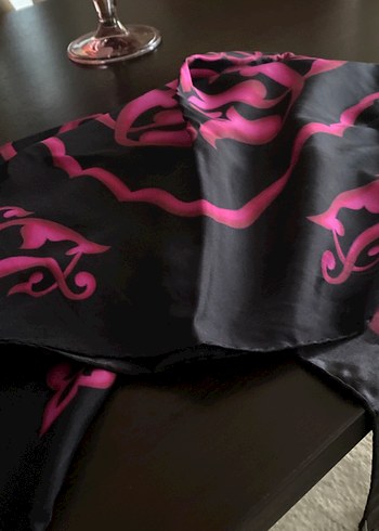 Pembe Siyah Gotik Kadın İpek eşarp 89/89 cm sıklemen renk mat - Görsel 7