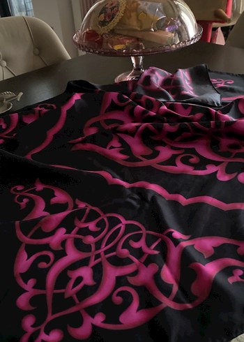 Pembe Siyah Gotik Kadın İpek eşarp 89/89 cm sıklemen renk mat - Görsel 6