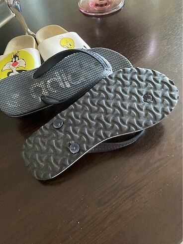 34 Beden 34 numara iki adet adidas ve hayalet terlik orjinal