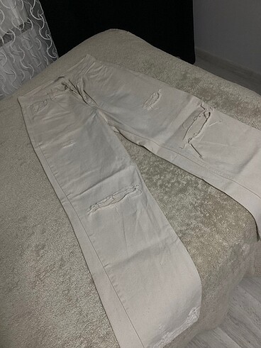 Beyaz pol paça yırtık kot jean pantolon