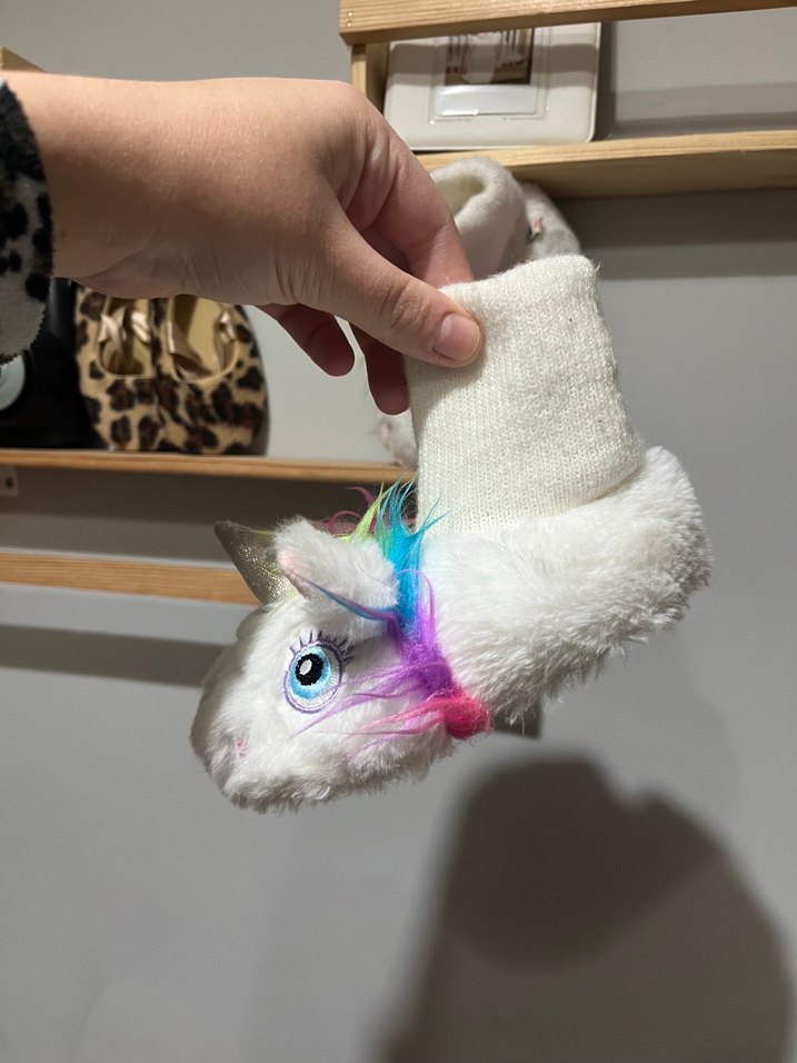 Renkli Yeleli Unicorn Çocuk panduf — görsel 2/5