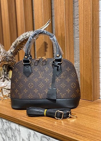 Louis Vuitton #markaçanta #kadınçanta #kolçantası