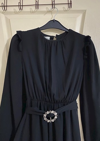 Kemer Detaylı Siyah Uzun Kollu Uzun Elbise - Görsel 3