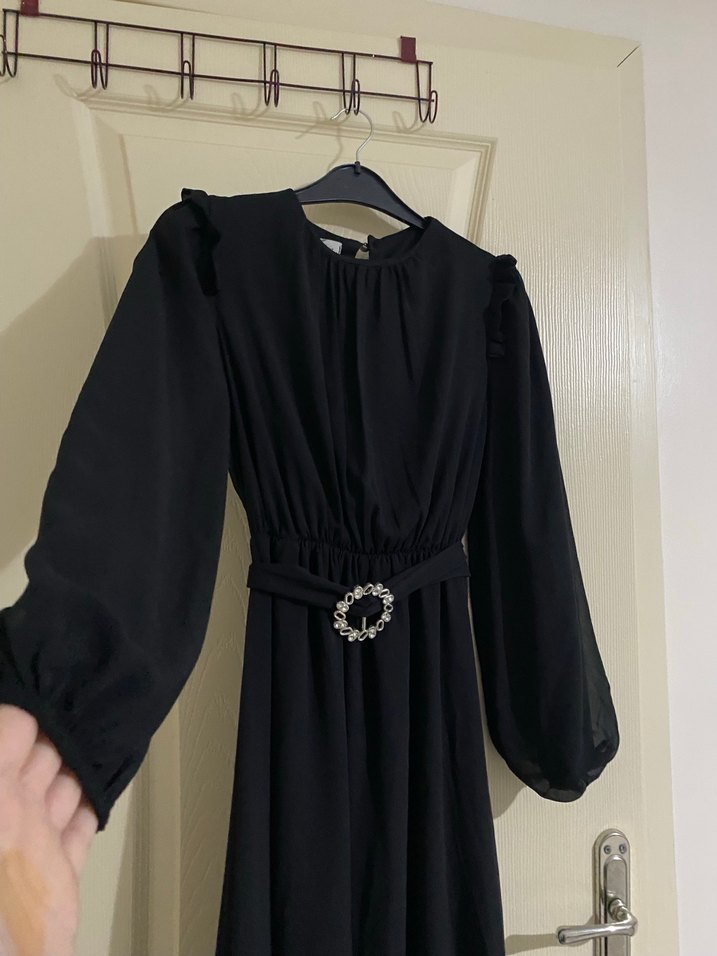 Kemer Detaylı Siyah Uzun Kollu Uzun Elbise - Görsel 2