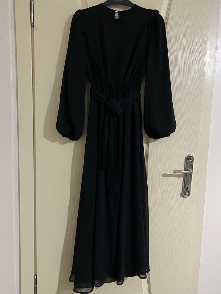 Kemer Detaylı Siyah Uzun Kollu Uzun Elbise - Görsel 4