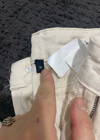 Zara Nakışlı ve Dantelli Beyaz Midi Kot Pantolon
