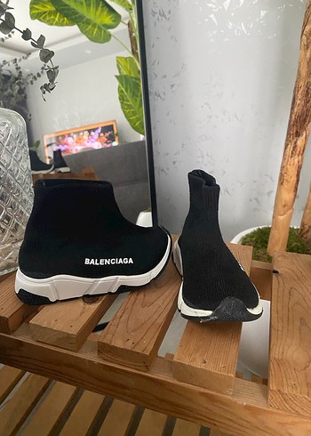 Balenciaga 22
