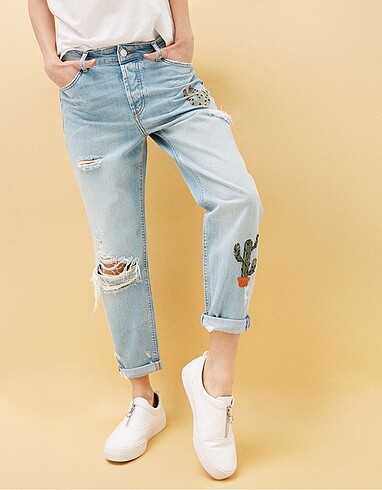 Bershka Kaktüs İşlemeli Relax Fit Jeans