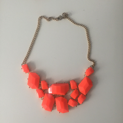 h&m marka kolye