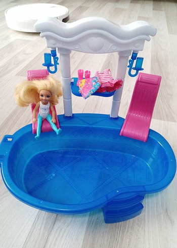 Barbie havuzu