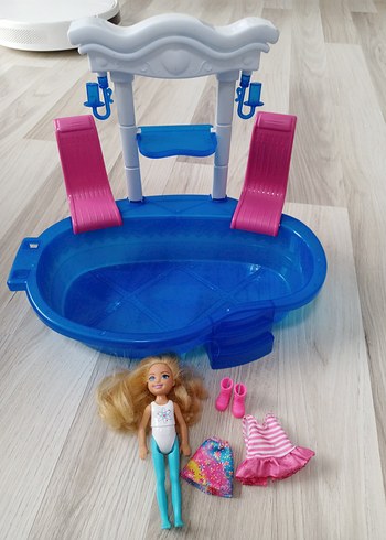Barbie Barbie havuzu