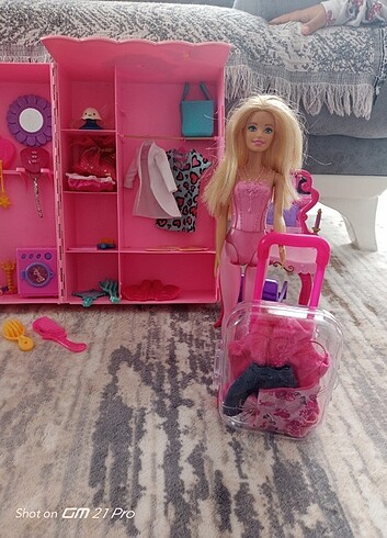 Barbie dolabi